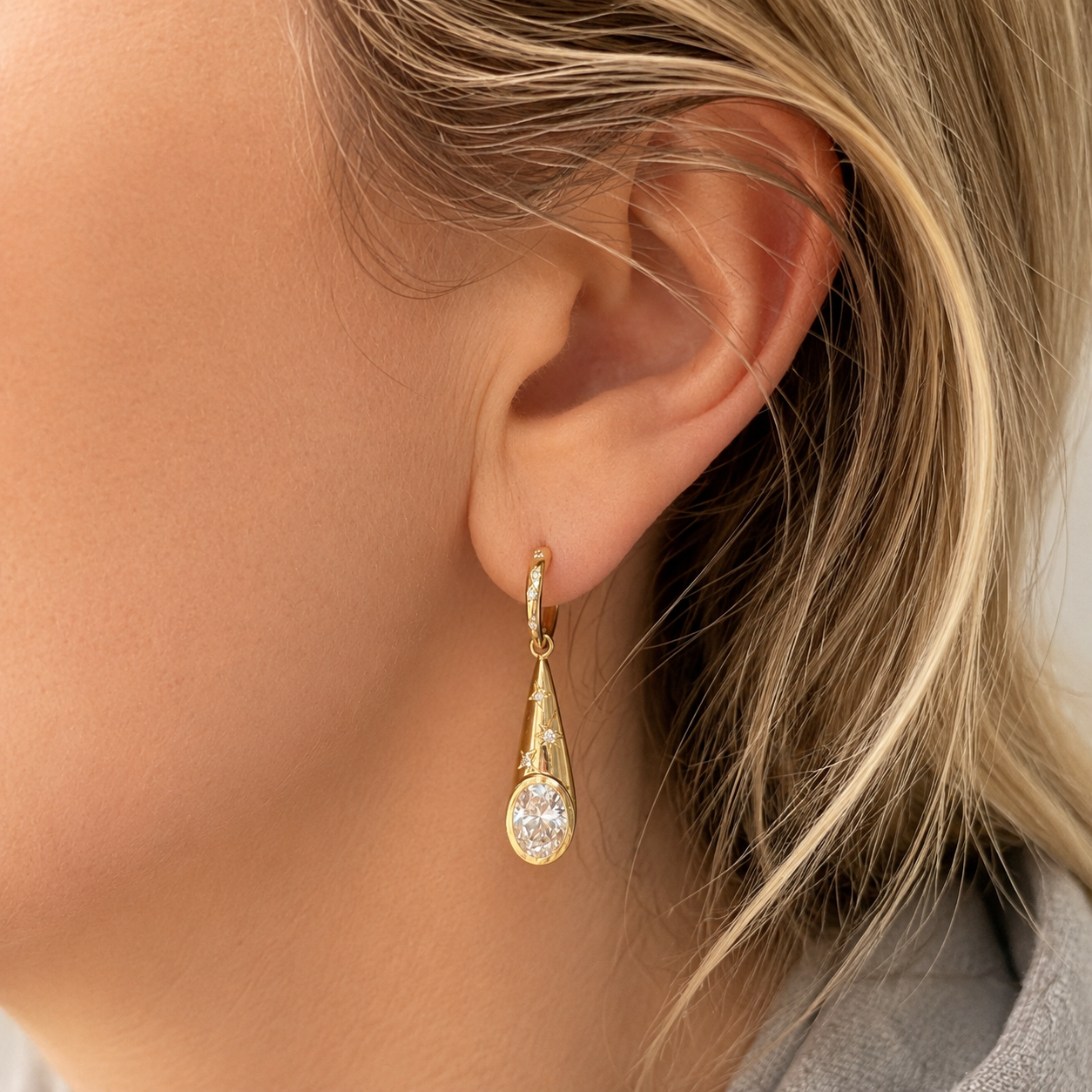 Starlight Teardrop Lab Diamond Earrings (18K)